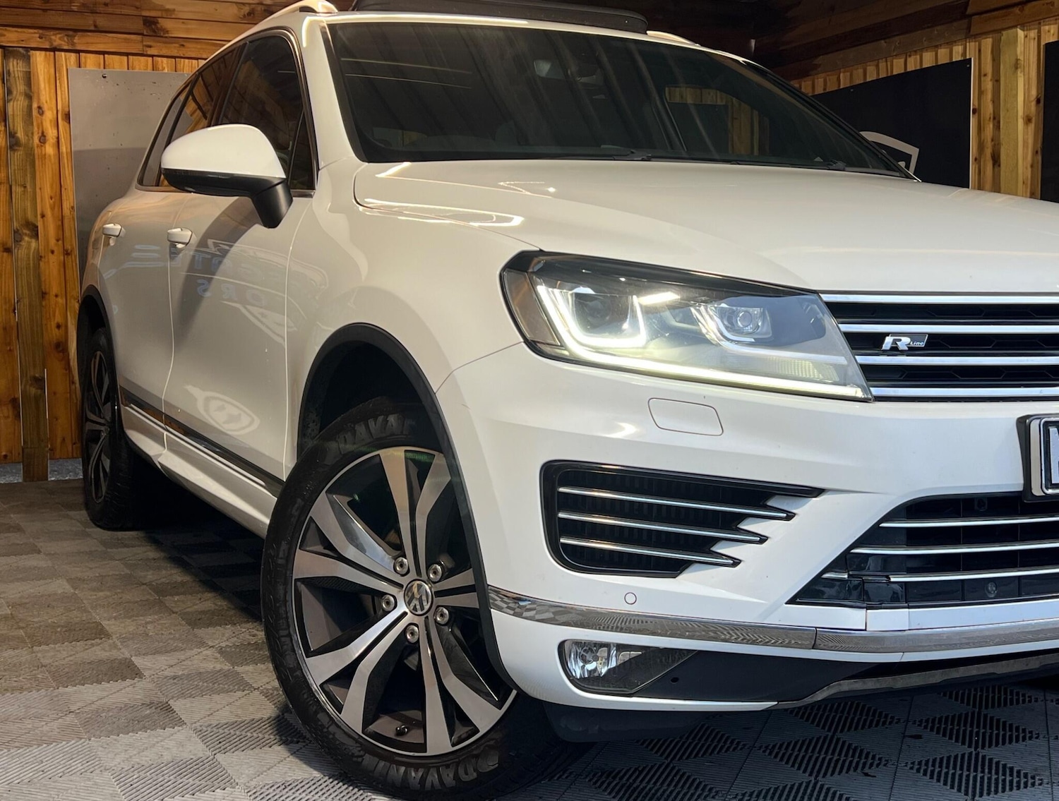Used Volkswagen Touareg 2017 for sale - 76832716: Photo 2