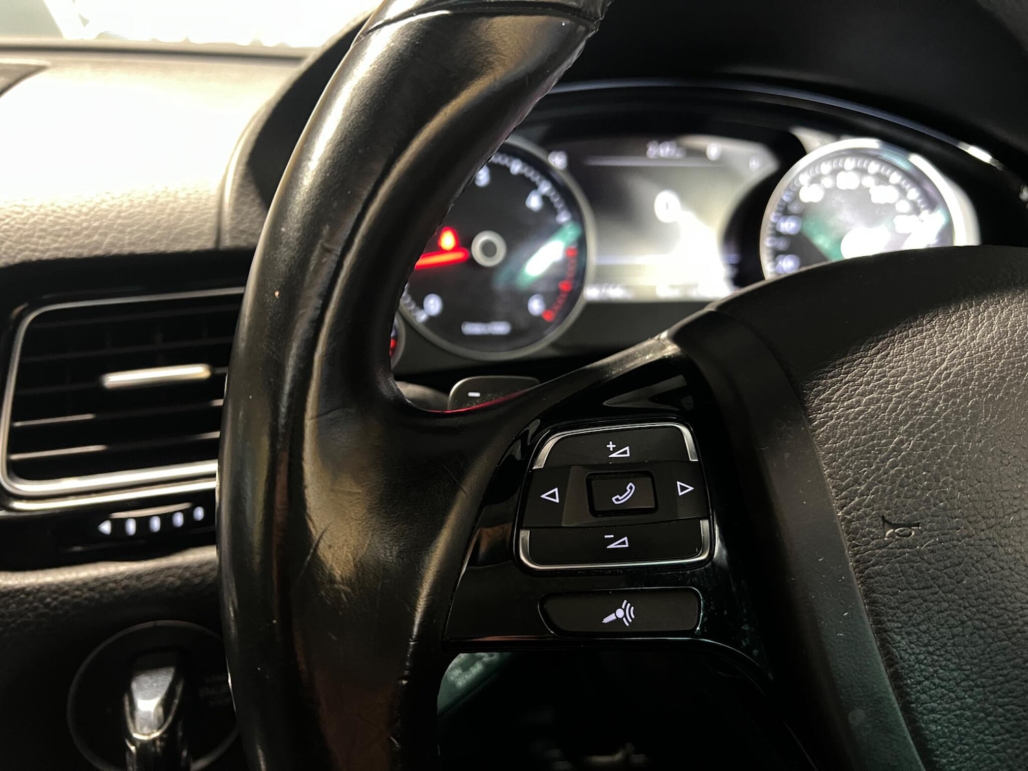 Used Volkswagen Touareg 2017 for sale - 76832716: Photo 23