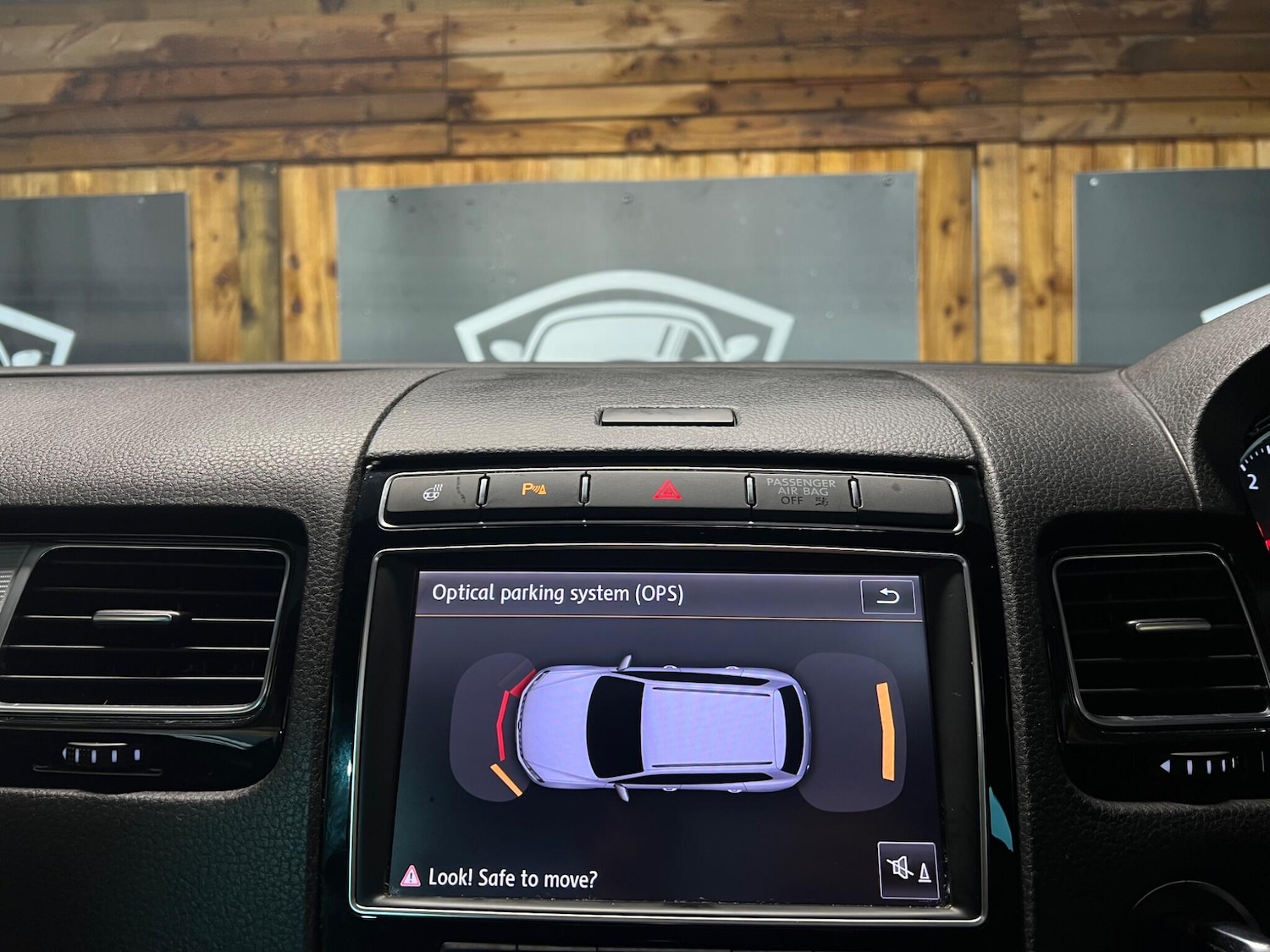 Used Volkswagen Touareg 2017 for sale - 76832716: Photo 28