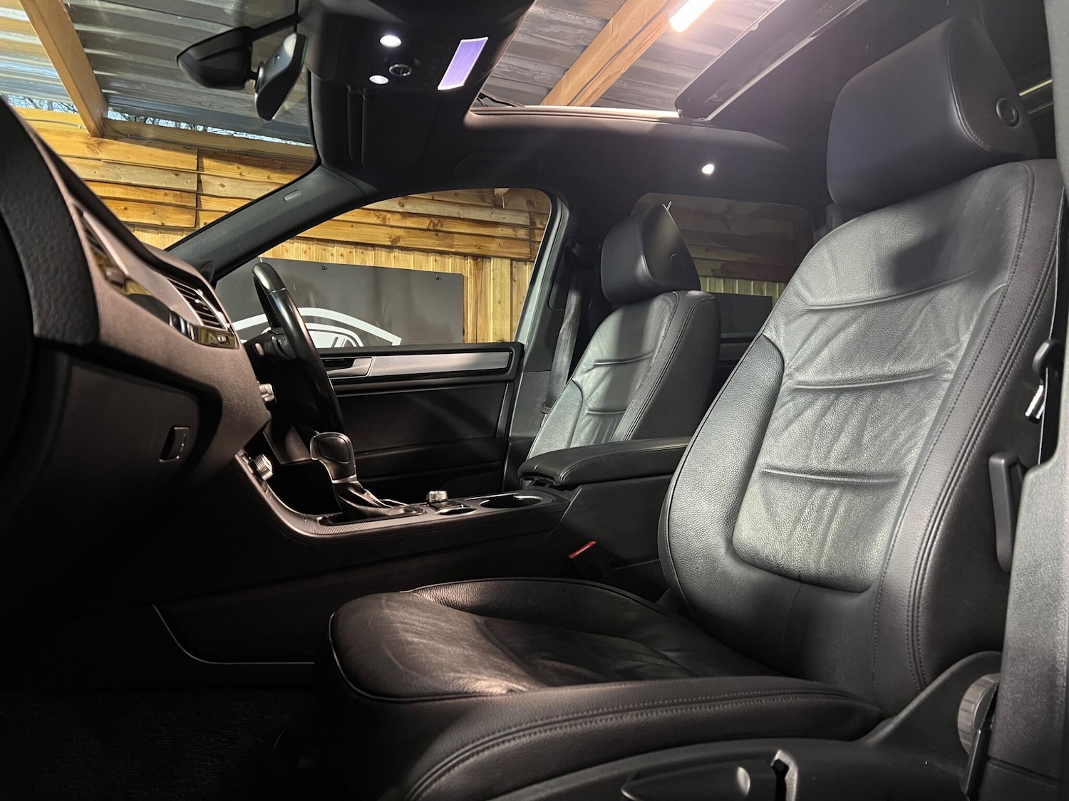 Used Volkswagen Touareg 2017 for sale - 76832716: Photo 35