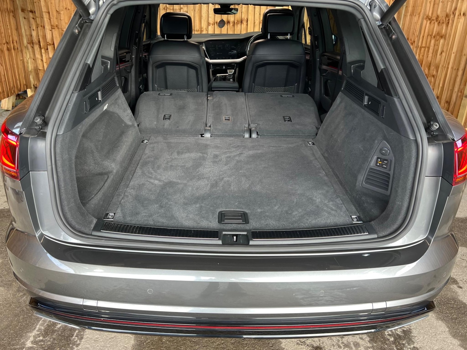 Used Volkswagen Touareg for sale - 76409472: Photo 16