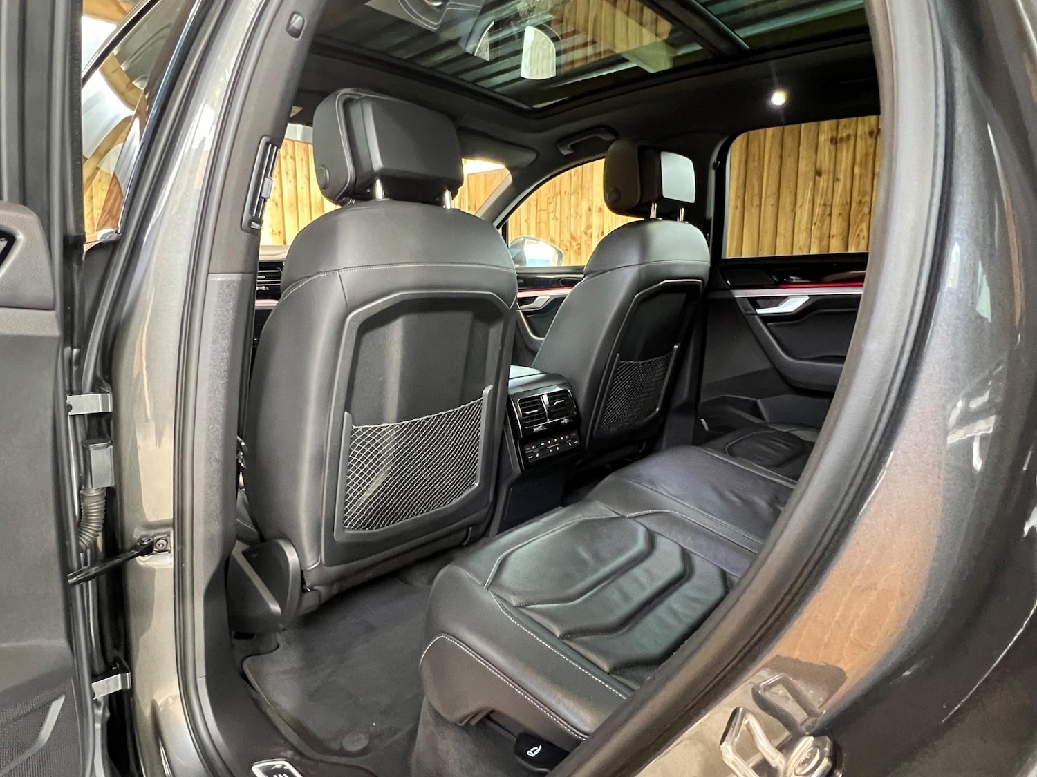 Used Volkswagen Touareg for sale - 76409472: Photo 34