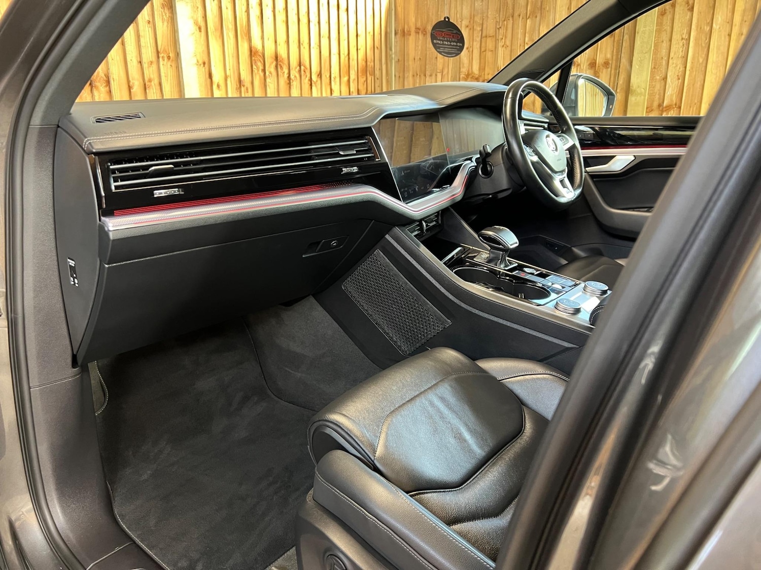 Used Volkswagen Touareg for sale - 76409472: Photo 44