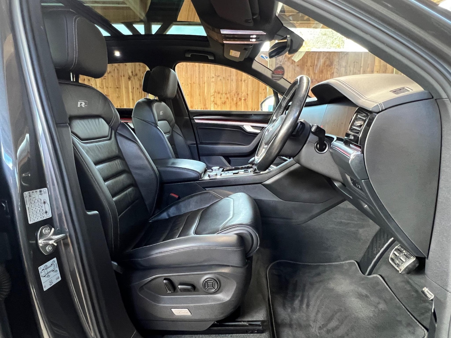 Used Volkswagen Touareg for sale - 76409472: Photo 54