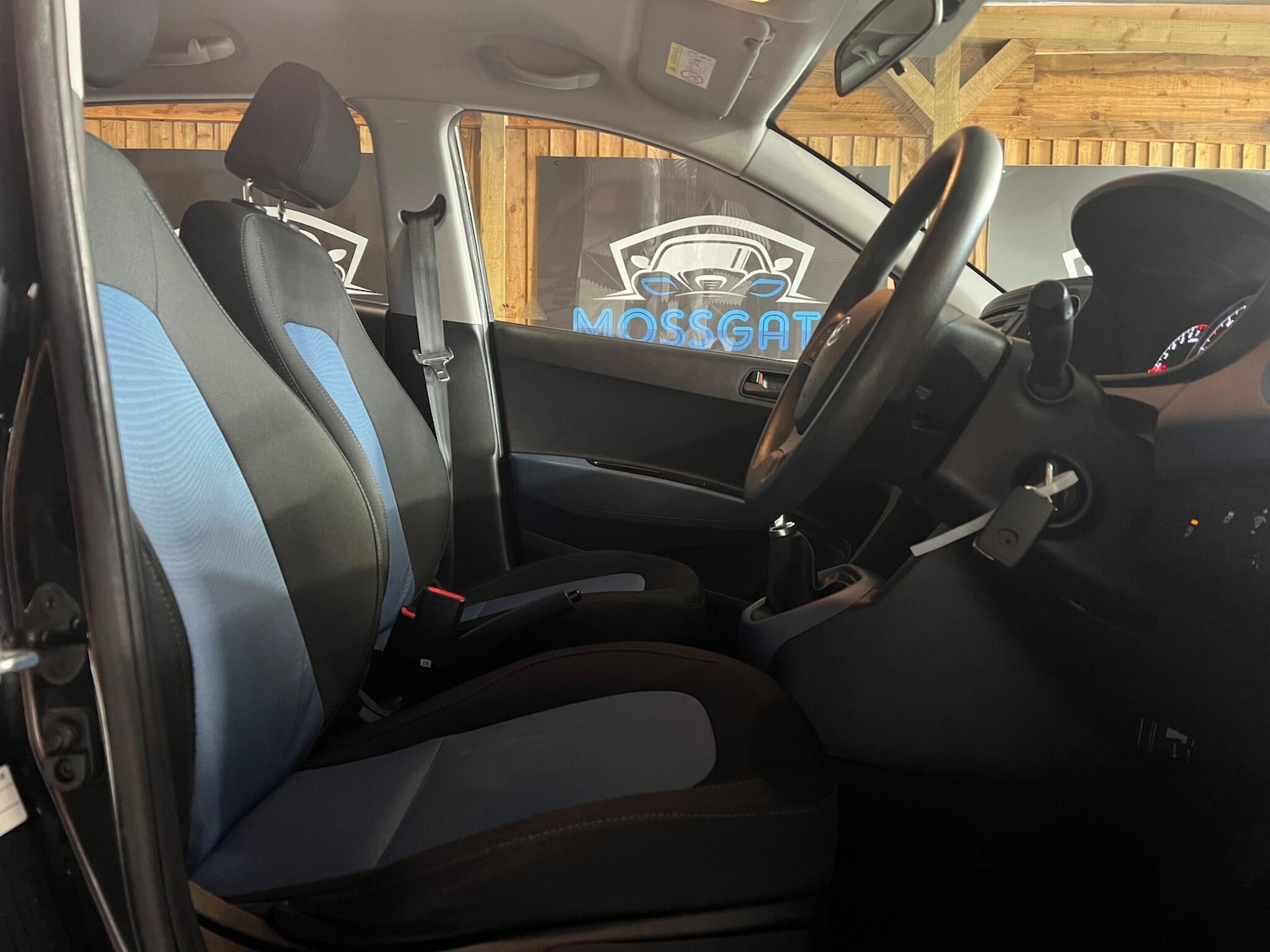 Used Hyundai i10 2015 for sale - 76592894: Photo 14