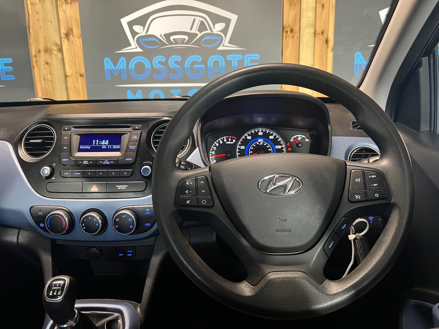 Used Hyundai i10 2015 for sale - 76592894: Photo 17