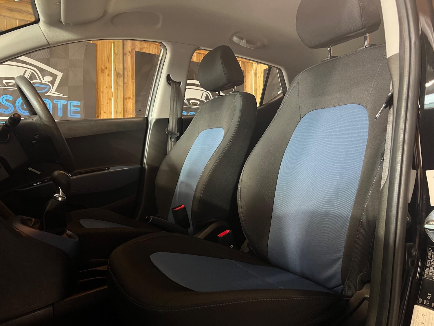 Used Hyundai i10 2015 for sale - 76592894: Photo 30