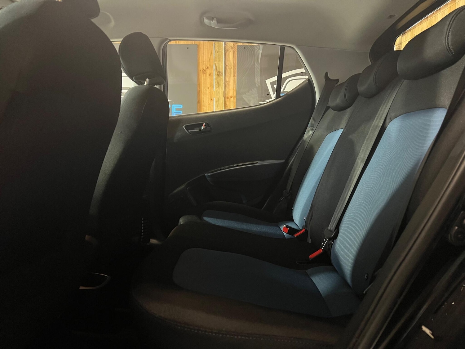 Used Hyundai i10 2015 for sale - 76592894: Photo 33