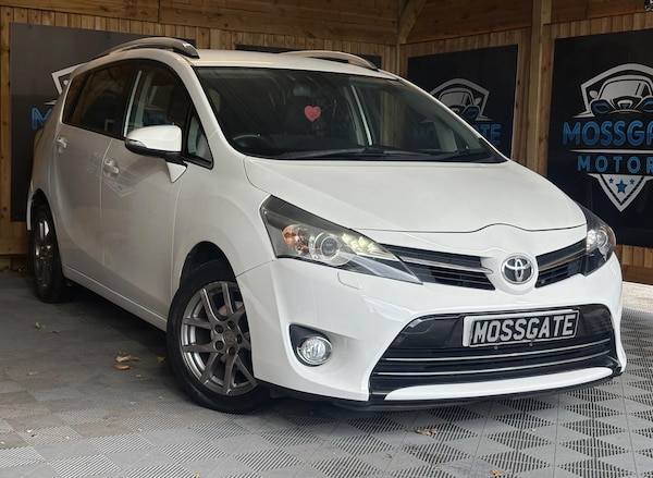 Used Toyota Verso 2015 for sale - 76151210: Photo 1