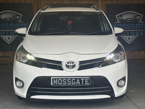Used Toyota Verso 2015 for sale - 76151210: Photo 4