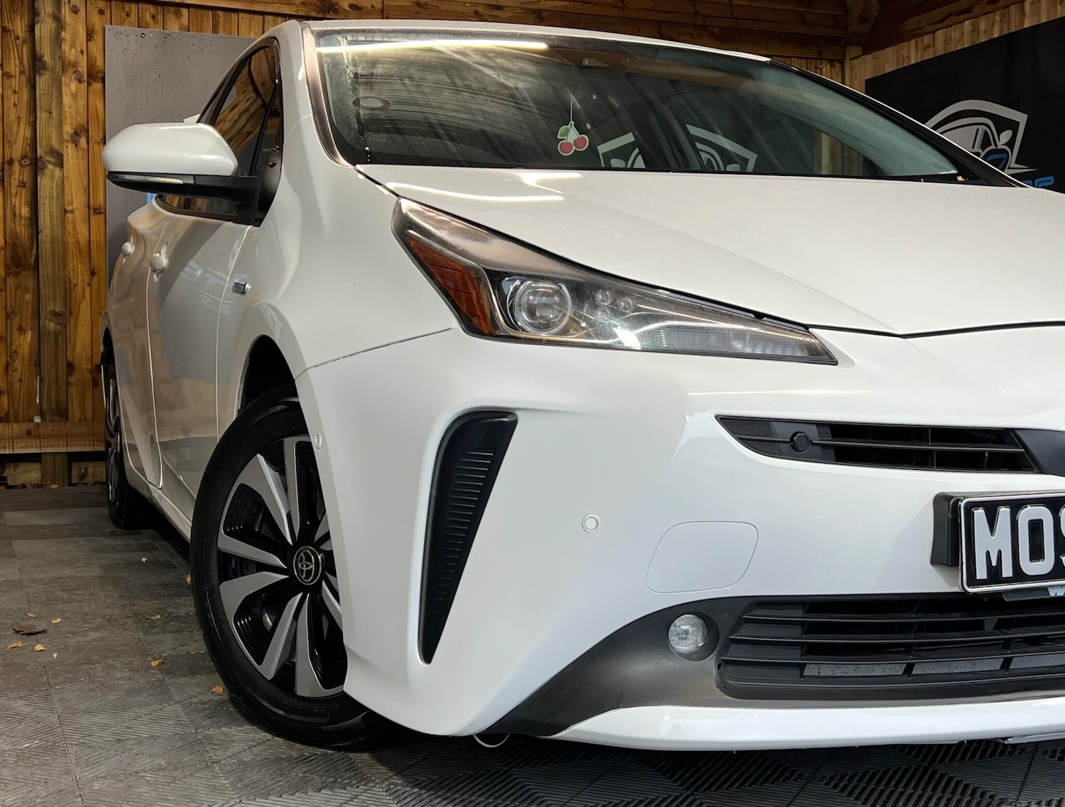 Used Toyota Prius 2020 for sale - 76659081: Photo 2