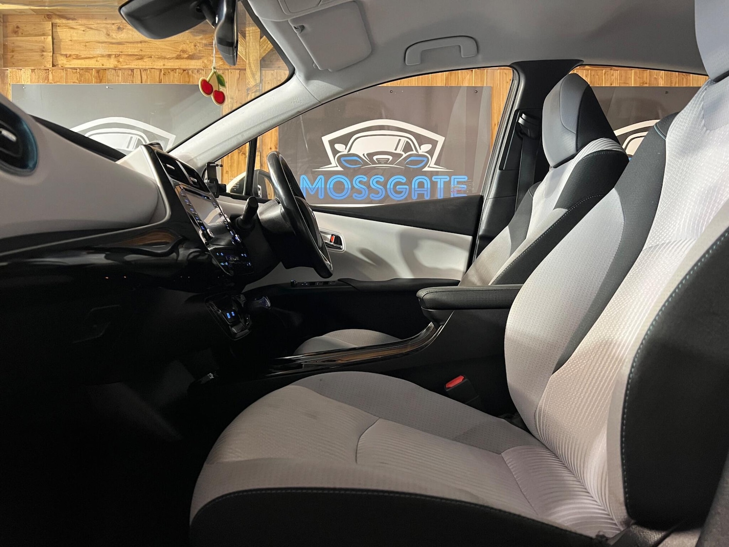 Used Toyota Prius 2020 for sale - 76659081: Photo 36