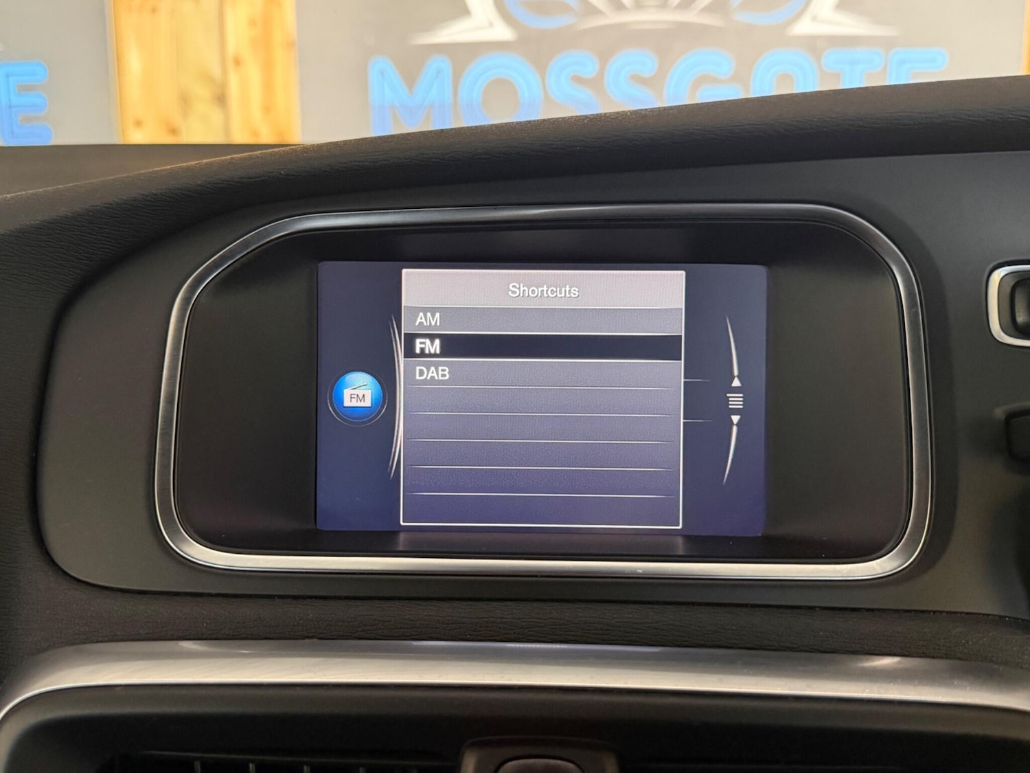 Used Volvo V40 2017 for sale - 77883508: Photo 35