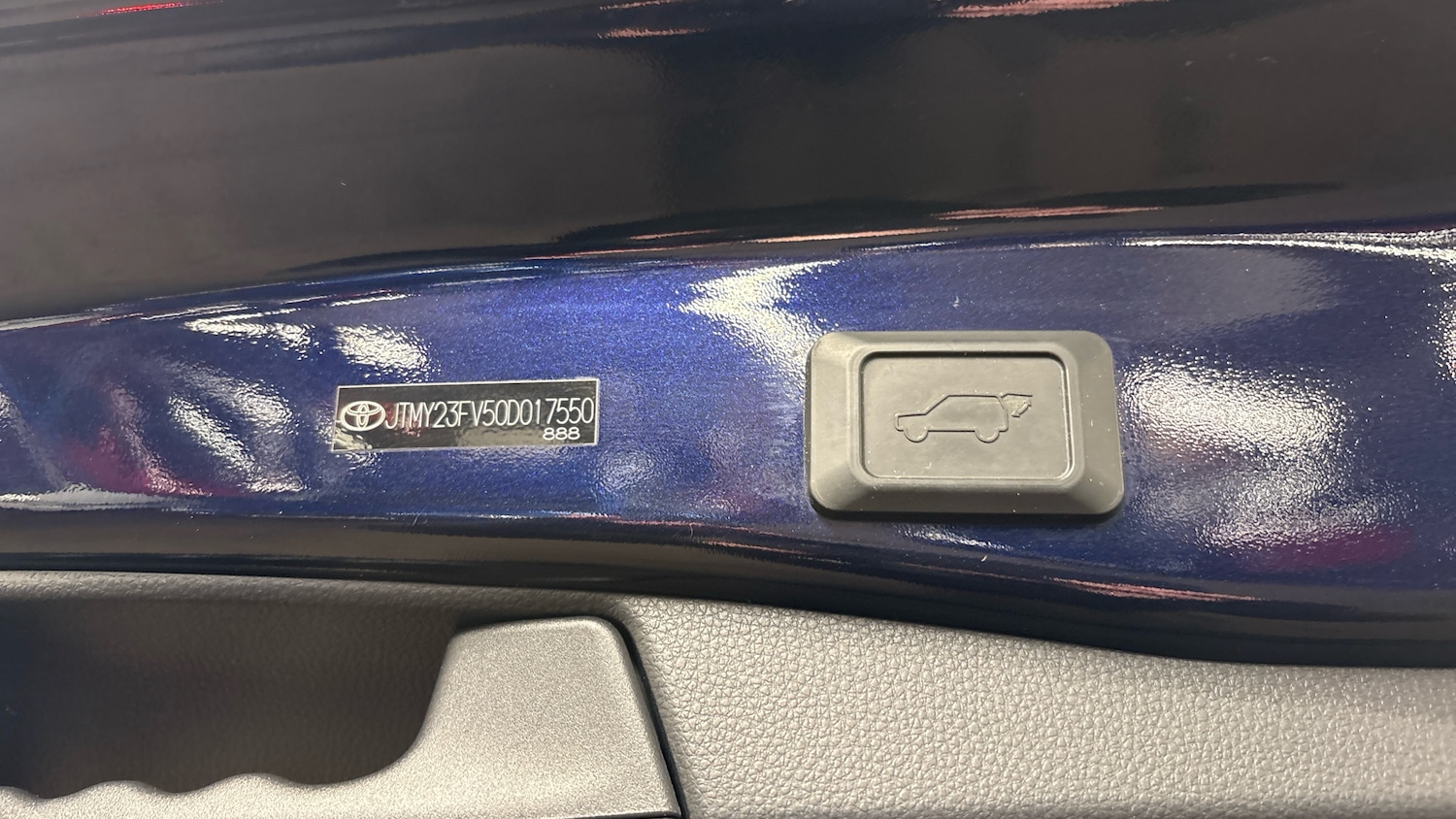Used Toyota RAV4 2019 for sale - 76402302: Photo 22
