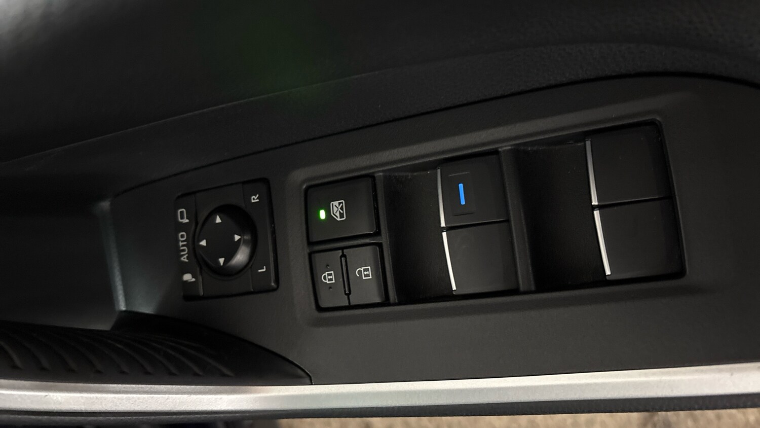 Used Toyota RAV4 2019 for sale - 76402302: Photo 23