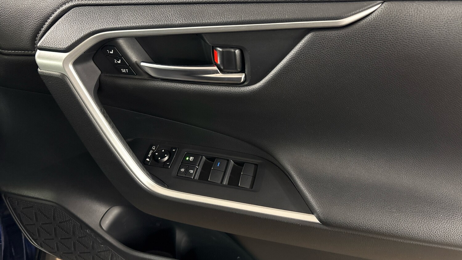 Used Toyota RAV4 2019 for sale - 76402302: Photo 24