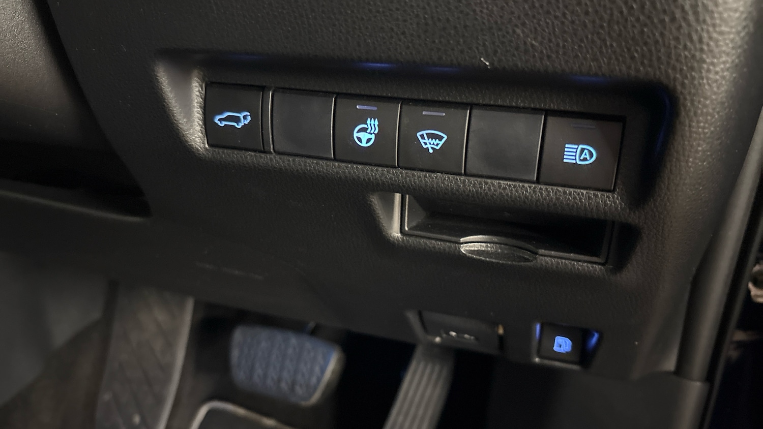 Used Toyota RAV4 2019 for sale - 76402302: Photo 27