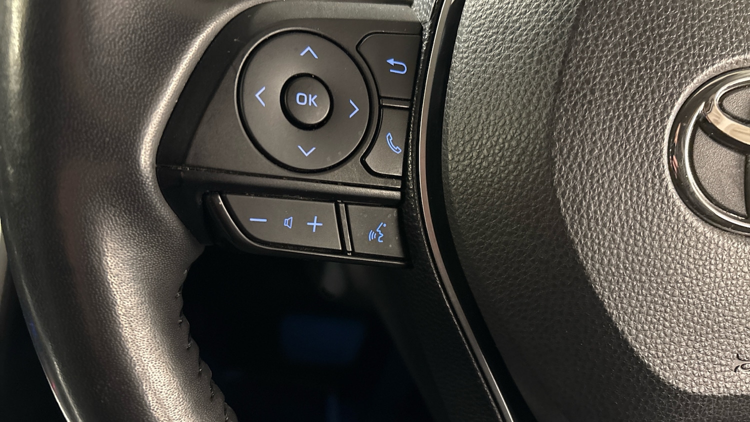 Used Toyota RAV4 2019 for sale - 76402302: Photo 29