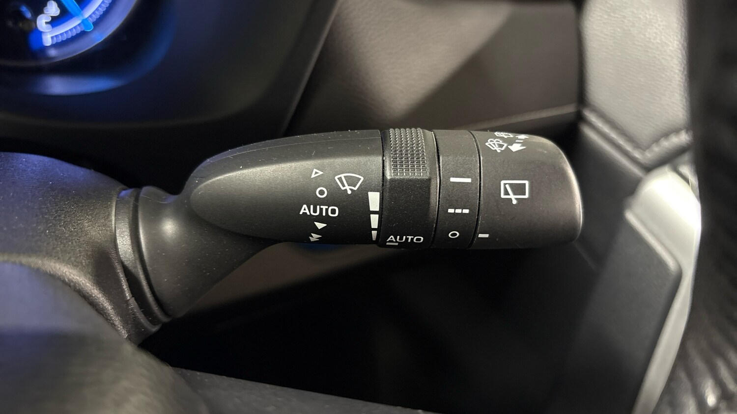 Used Toyota RAV4 2019 for sale - 76402302: Photo 31