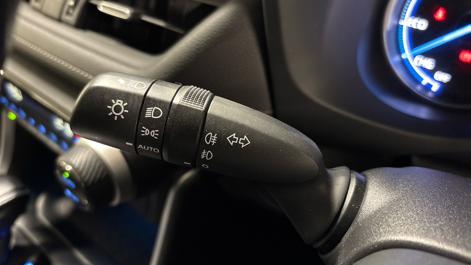 Used Toyota RAV4 2019 for sale - 76402302: Photo 32