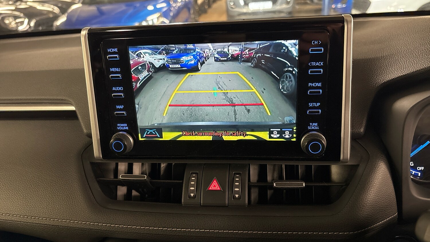 Used Toyota RAV4 2019 for sale - 76402302: Photo 40