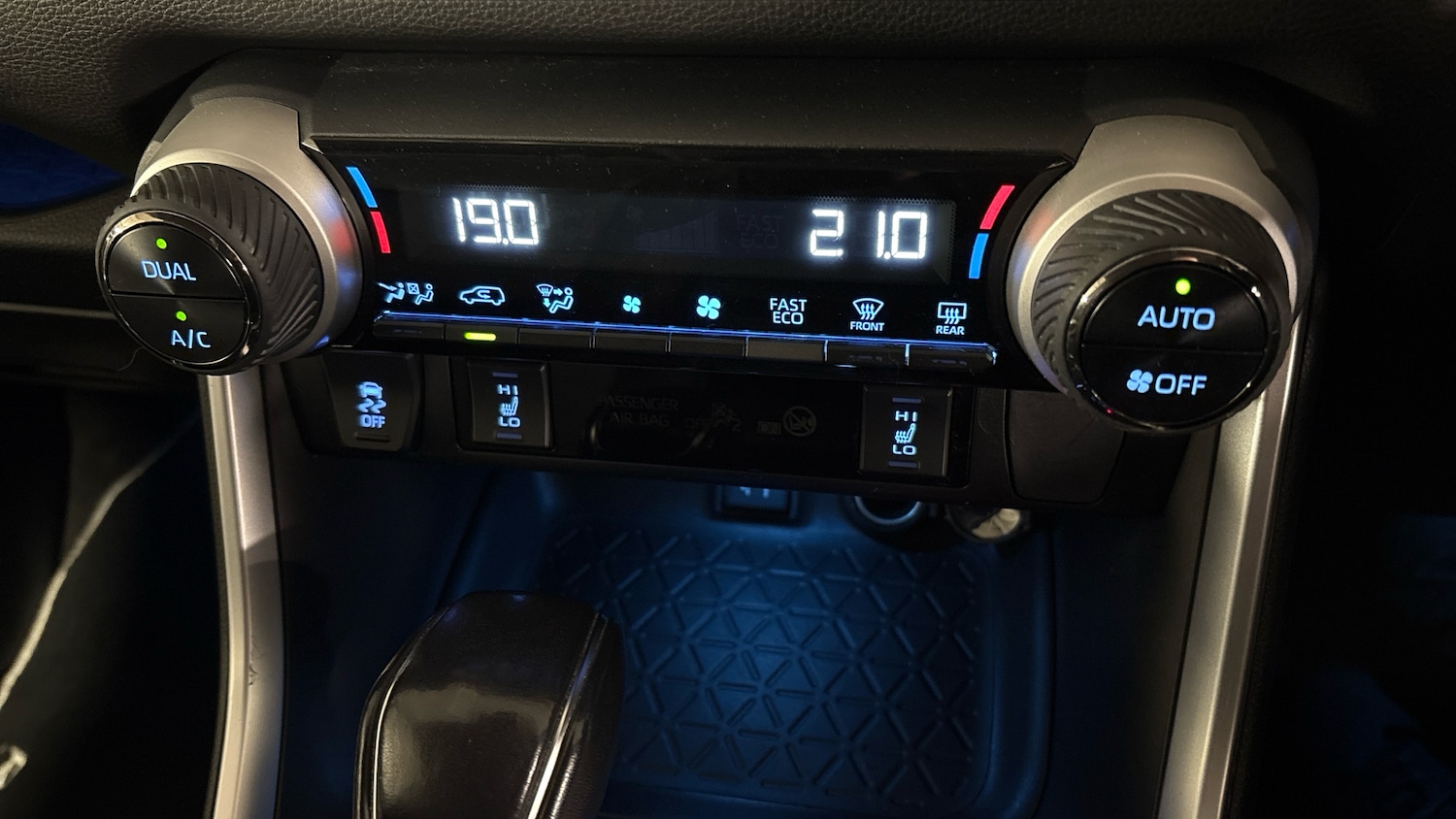 Used Toyota RAV4 2019 for sale - 76402302: Photo 41