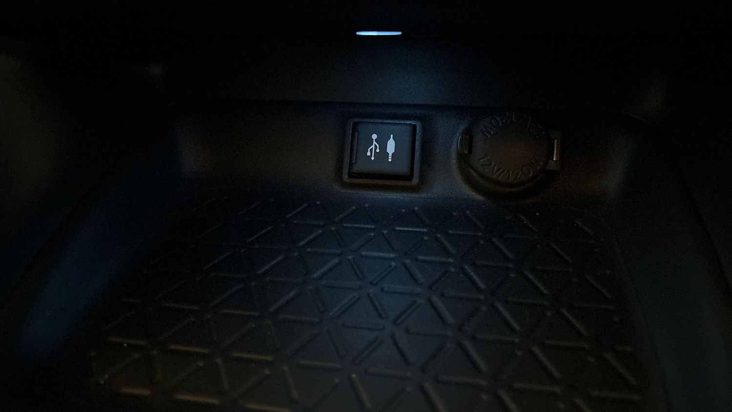 Used Toyota RAV4 2019 for sale - 76402302: Photo 42