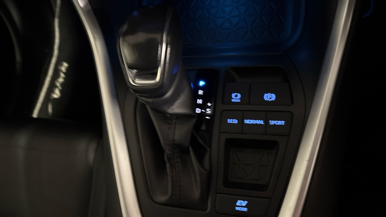 Used Toyota RAV4 2019 for sale - 76402302: Photo 43