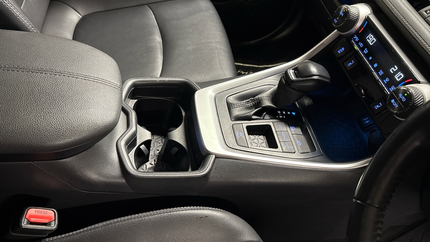 Used Toyota RAV4 2019 for sale - 76402302: Photo 50