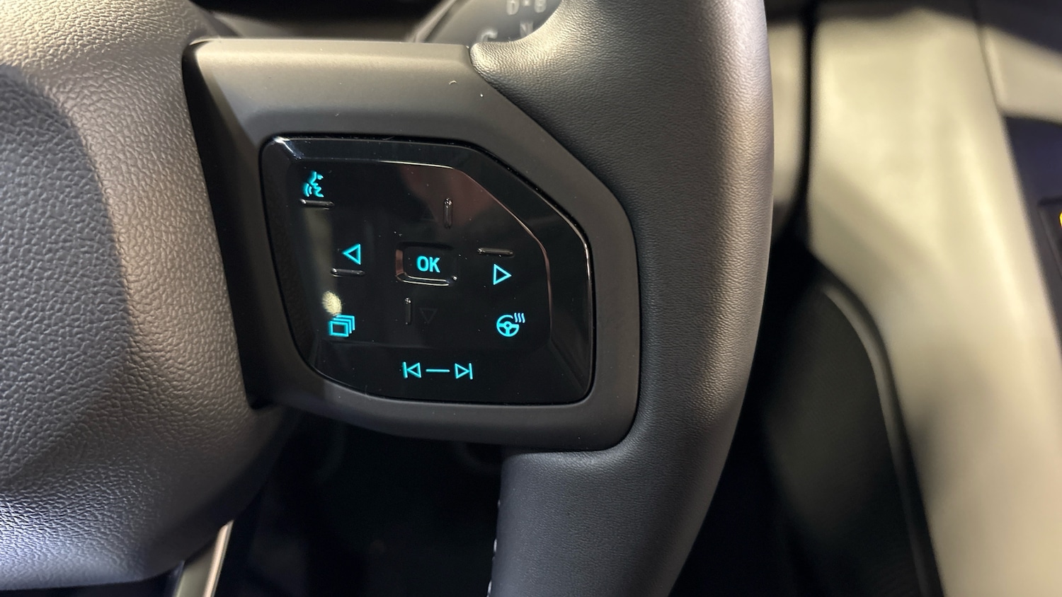 Used Ford Explorer 2025 for sale - 77065595: Photo 33