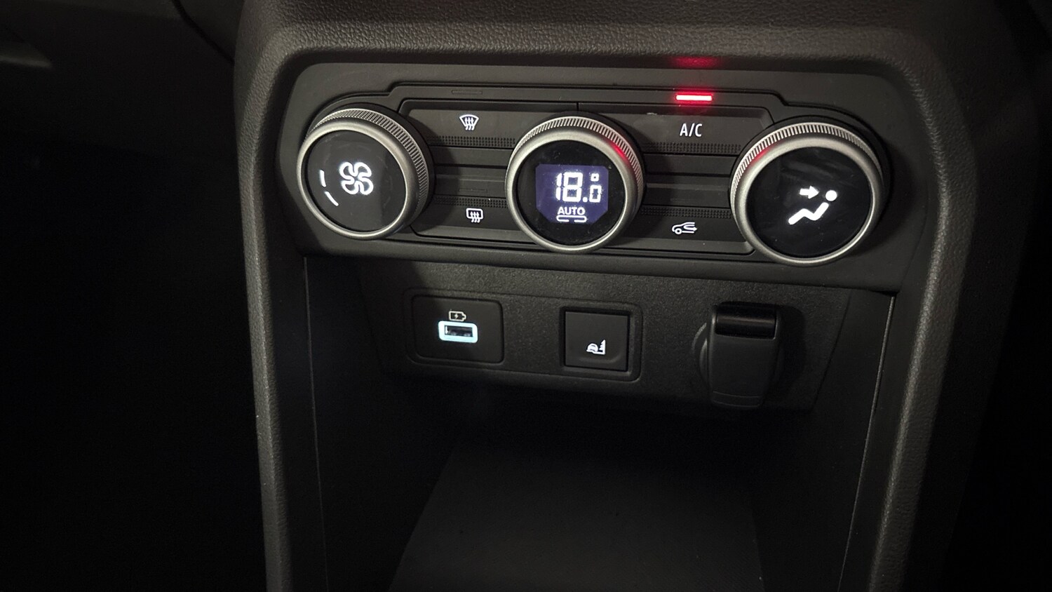 Used Dacia Sandero Stepway 2024 for sale - 76736366: Photo 43