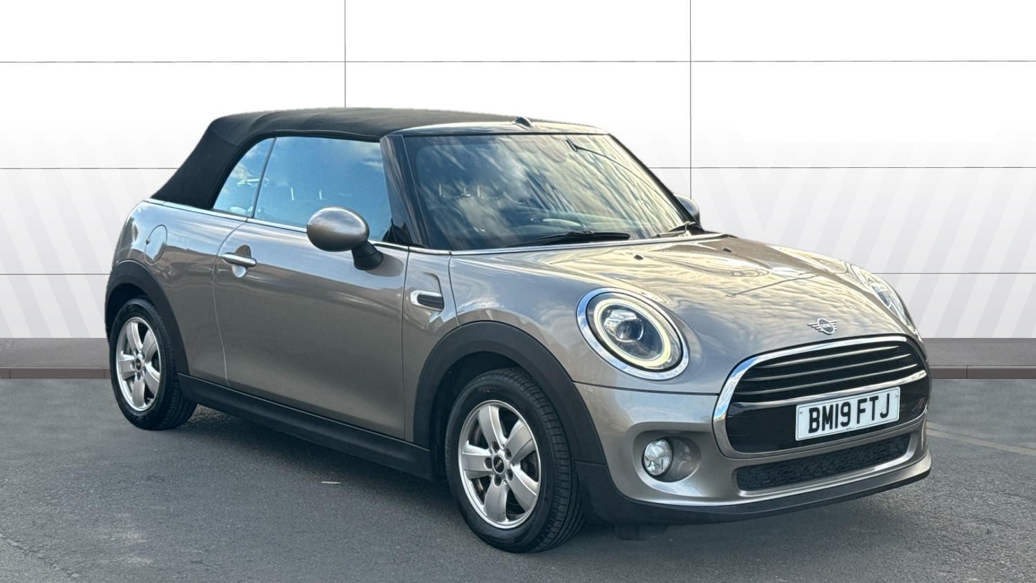 Used MINI Convertible 2019 for sale - 76784802: Photo 1