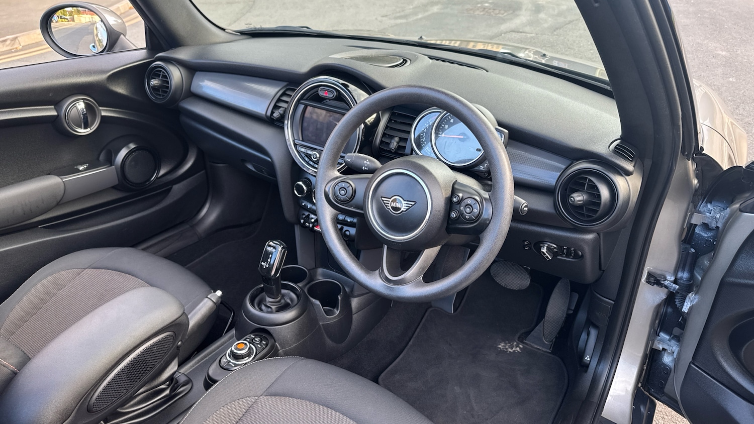 Used MINI Convertible 2019 for sale - 76784802: Photo 11