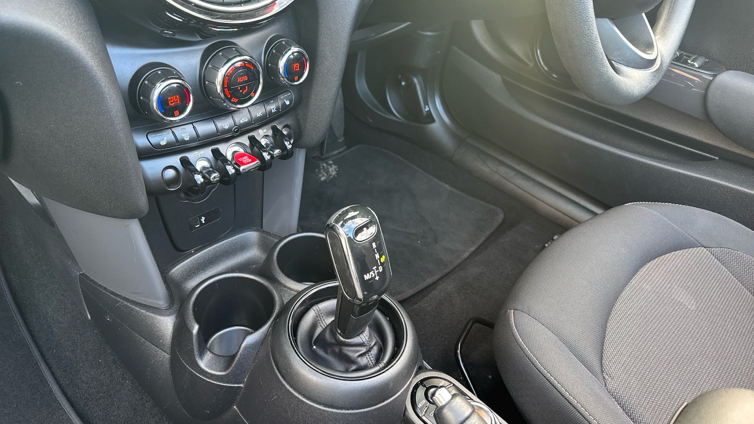 Used MINI Convertible 2019 for sale - 76784802: Photo 13