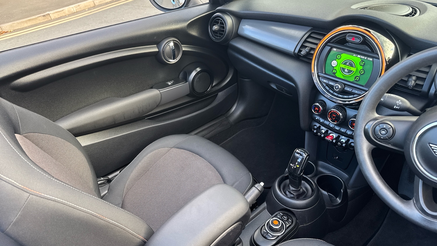 Used MINI Convertible 2019 for sale - 76784802: Photo 14