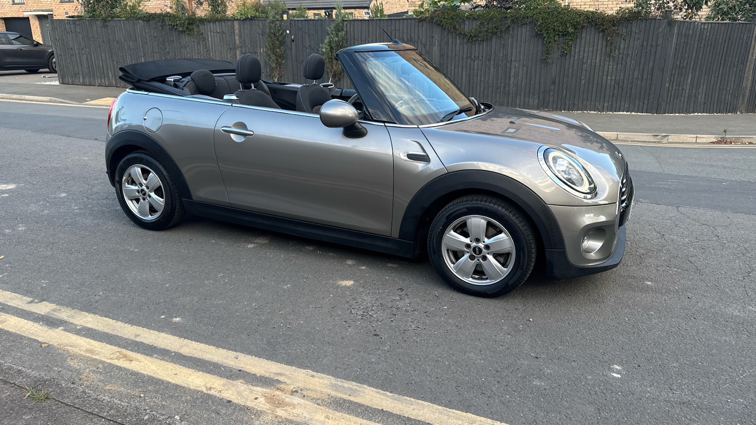 Used MINI Convertible 2019 for sale - 76784802: Photo 21