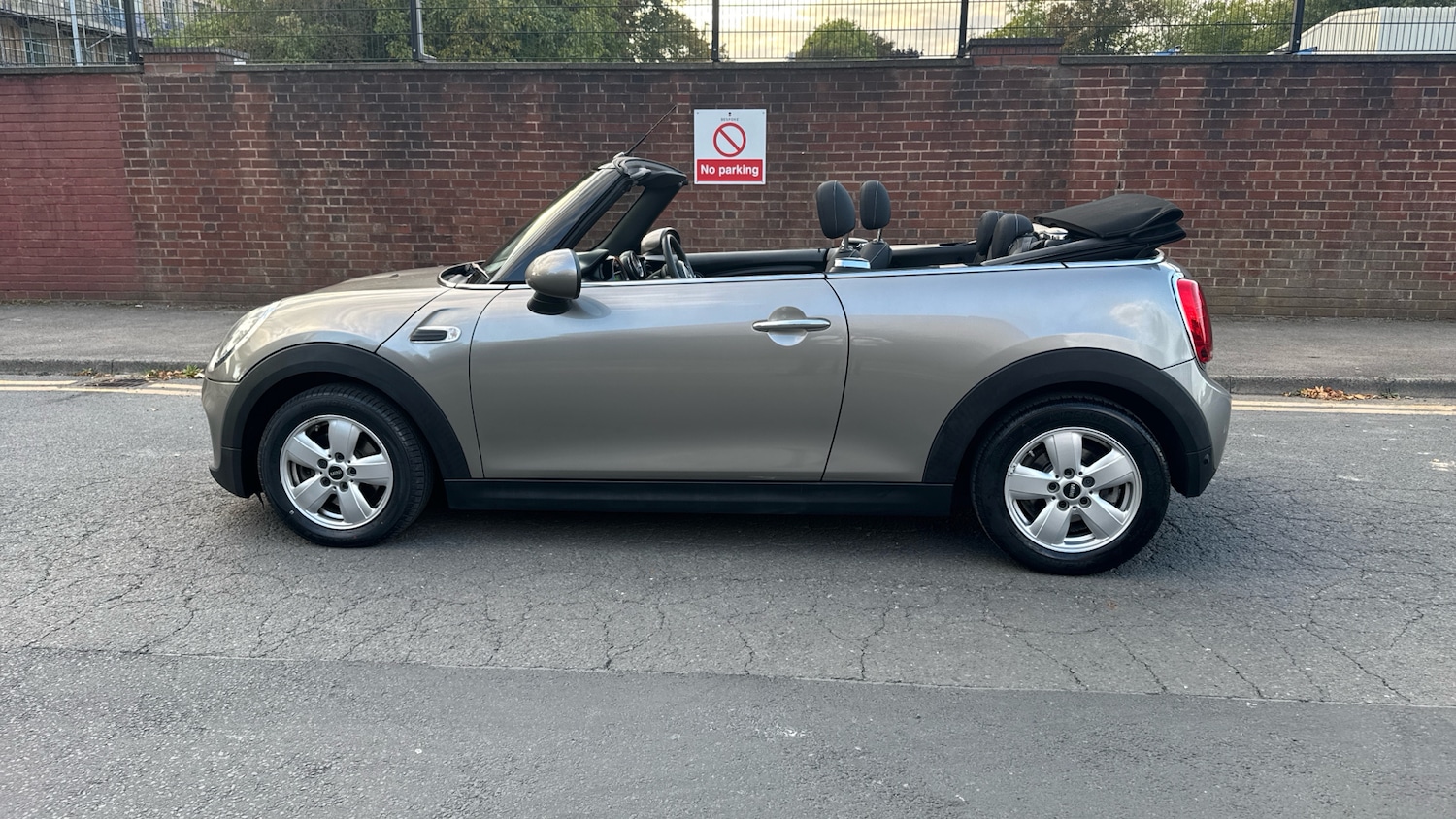 Used MINI Convertible 2019 for sale - 76784802: Photo 22