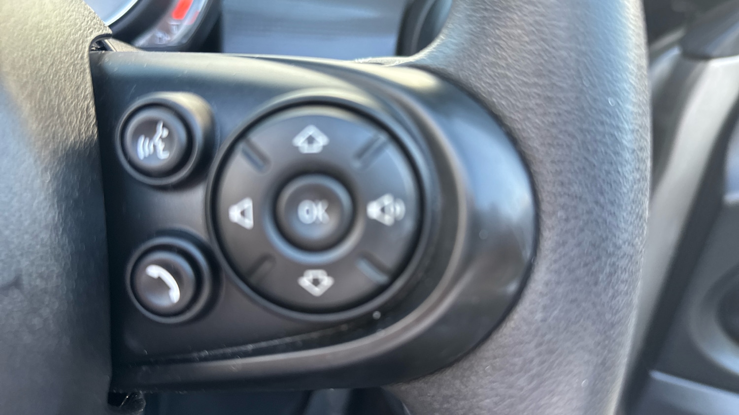 Used MINI Convertible 2019 for sale - 76784802: Photo 32