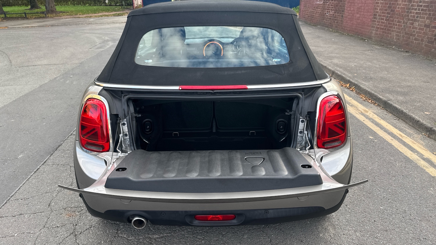 Used MINI Convertible 2019 for sale - 76784802: Photo 4