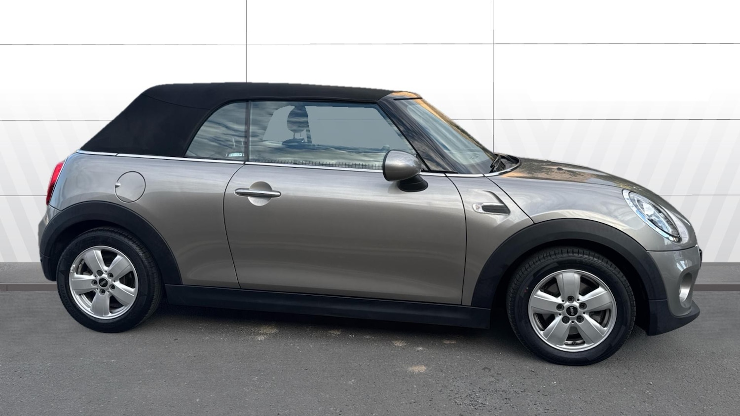 Used MINI Convertible 2019 for sale - 76784802: Photo 5