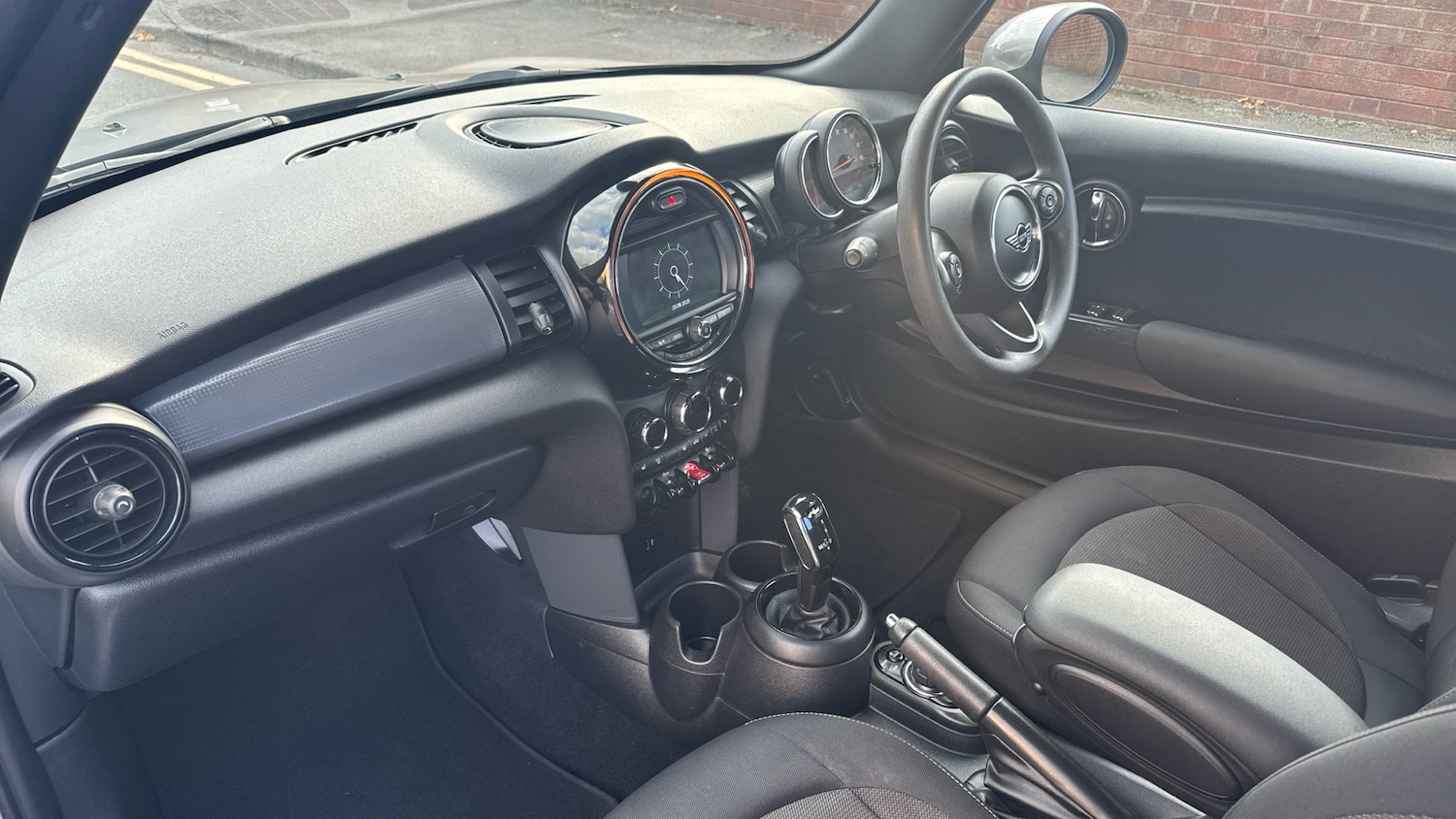 Used MINI Convertible 2019 for sale - 76784802: Photo 9