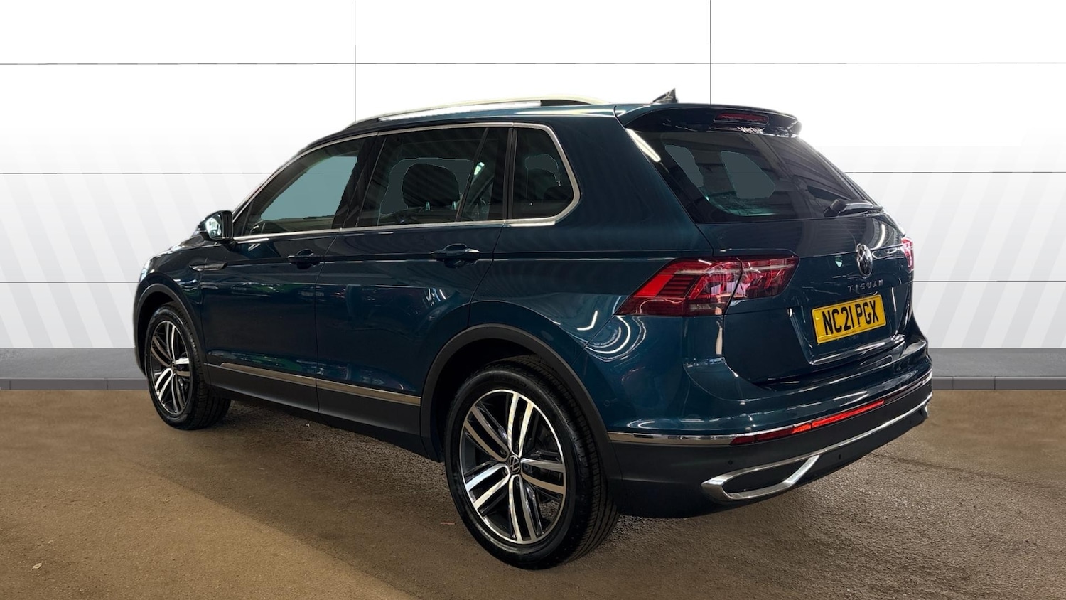 Used Volkswagen Tiguan 2021 for sale - 77776153: Photo 2