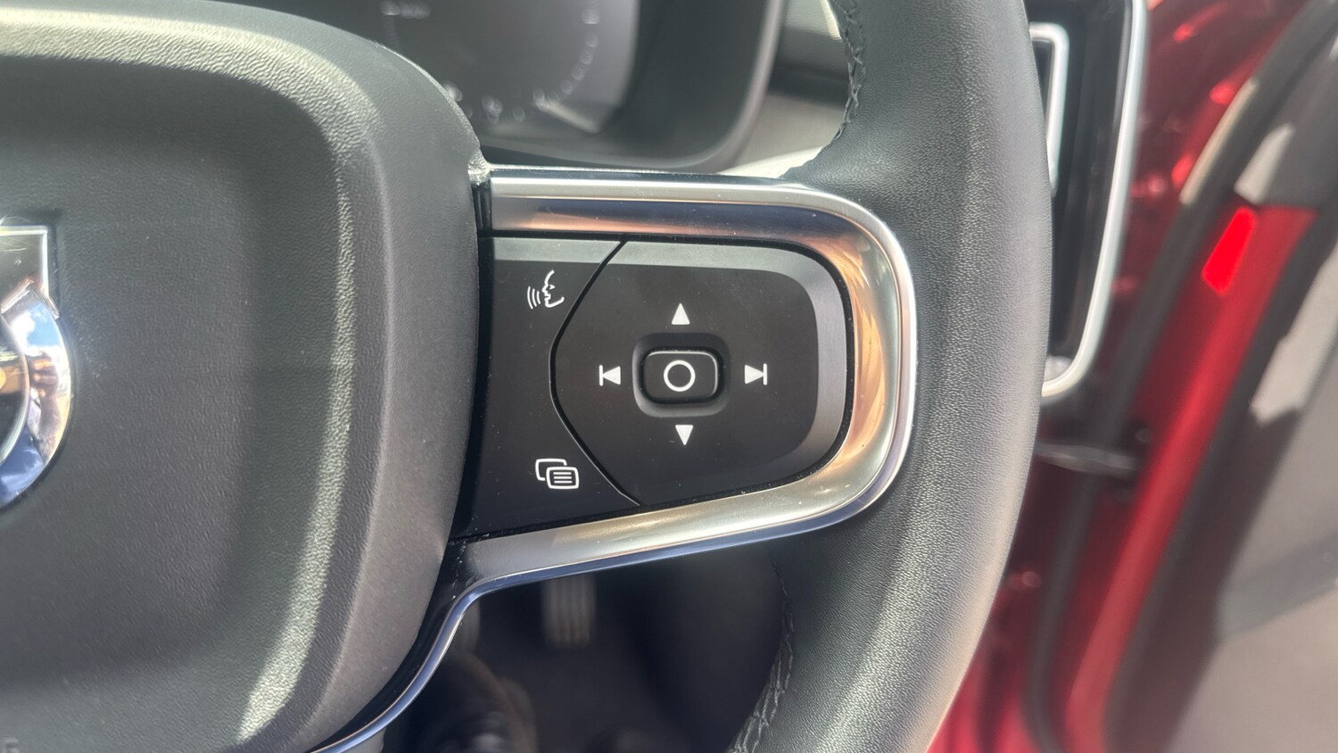 Used Volvo XC40 2022 for sale - 76436472: Photo 42