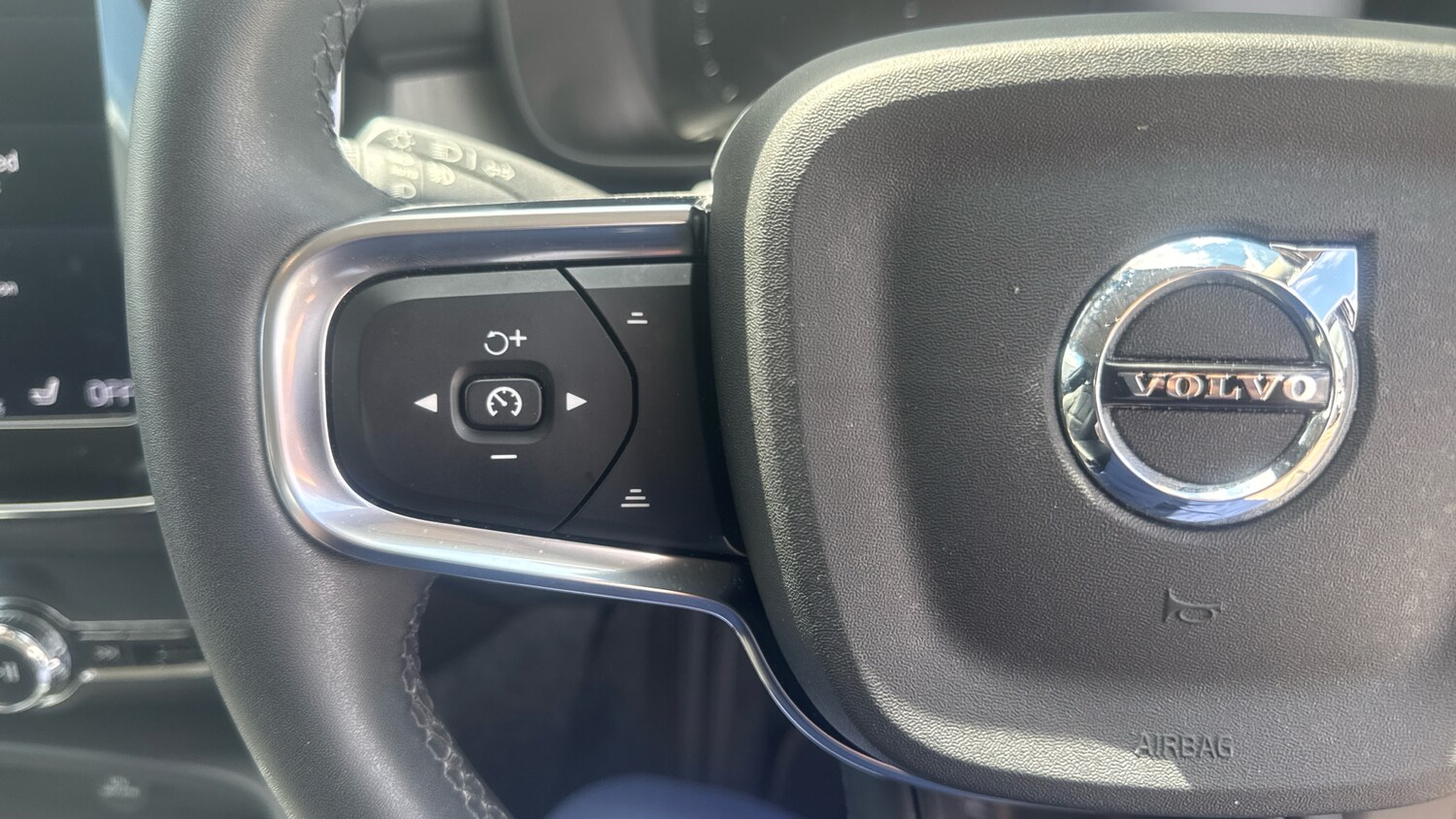 Used Volvo XC40 2022 for sale - 76436472: Photo 43