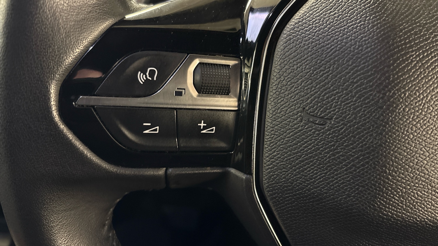 Used Peugeot 2008 2023 for sale - 77845161: Photo 28