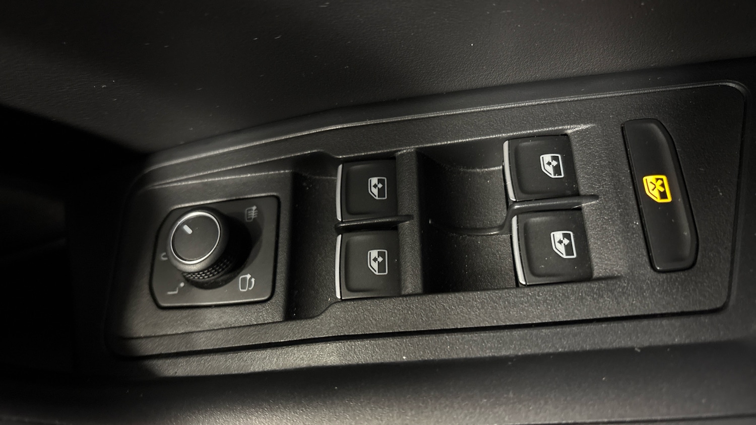 Used Volkswagen T-Roc 2025 for sale - 76879252: Photo 23