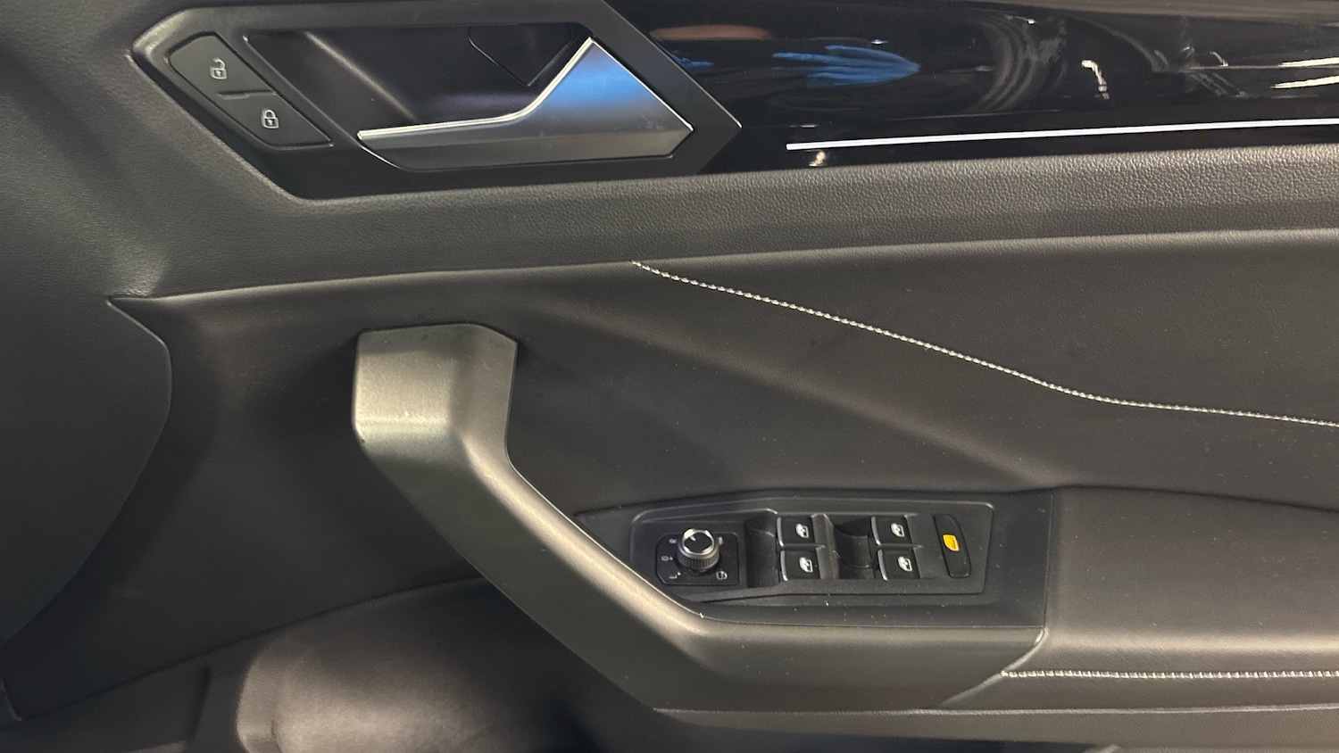 Used Volkswagen T-Roc 2025 for sale - 76879252: Photo 24