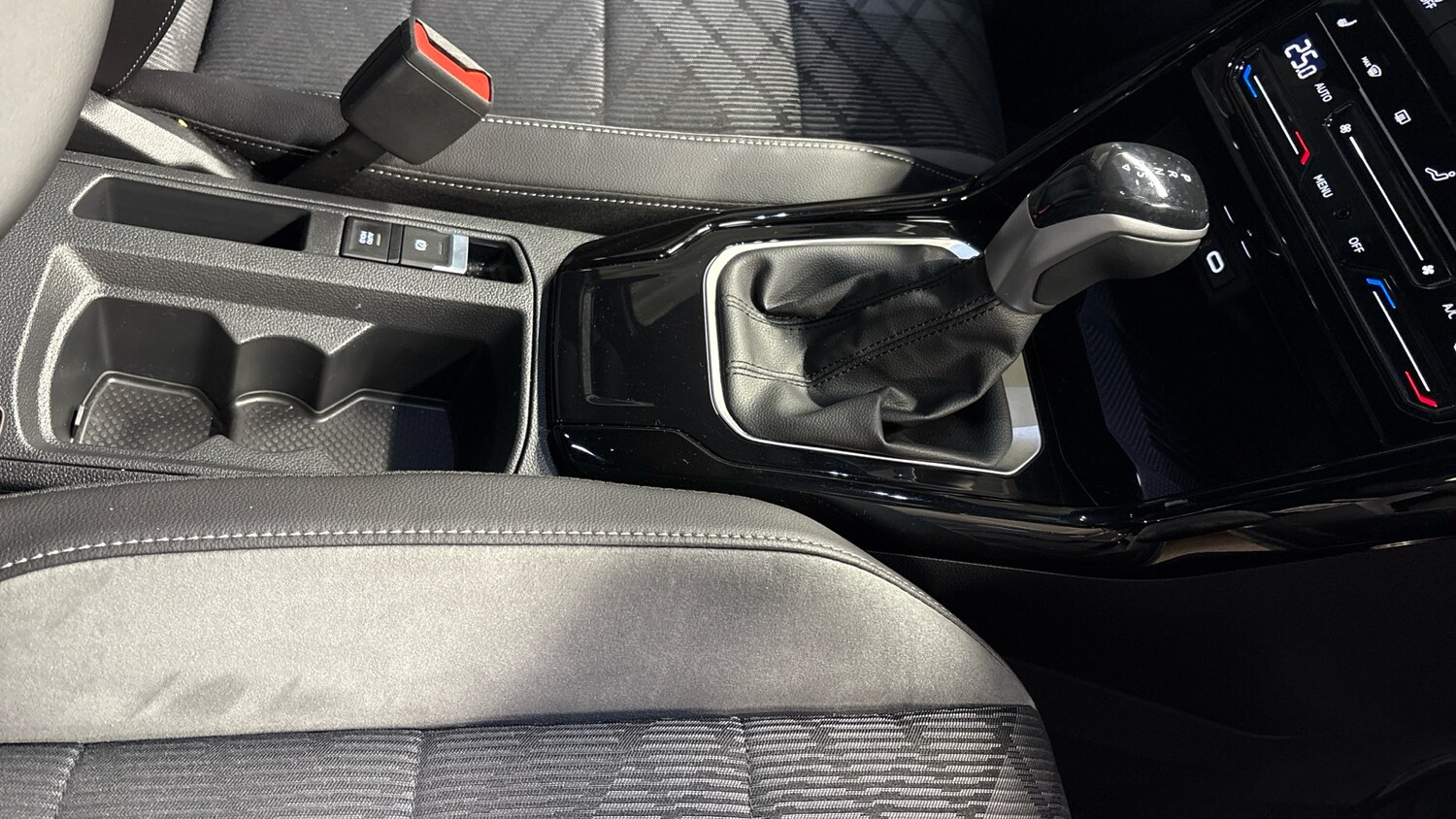 Used Volkswagen T-Roc 2025 for sale - 76879252: Photo 49