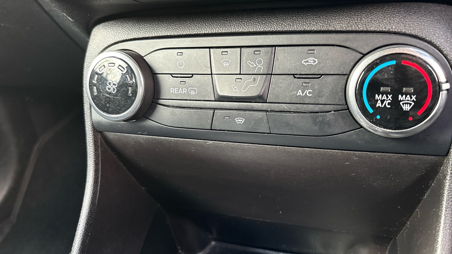 Used Ford Fiesta 2018 for sale - 76918779: Photo 37