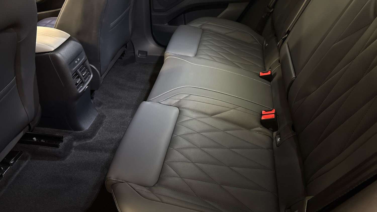 Used Ford Explorer 2025 for sale - 77915879: Photo 16